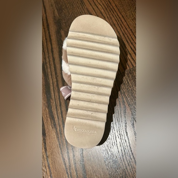 Koolaburra by Ugg Fuzzy Slippers - Picture 4 of 4